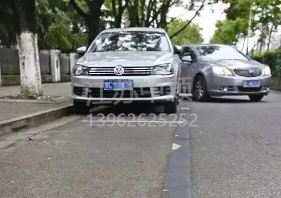 車停在車位也被貼處罰單子？交通警察：這三種停車方式也算違規(guī)！