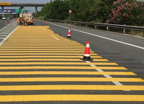 蘇州道路劃線廠家解讀振蕩標(biāo)線與道路標(biāo)線的區(qū)別在哪？