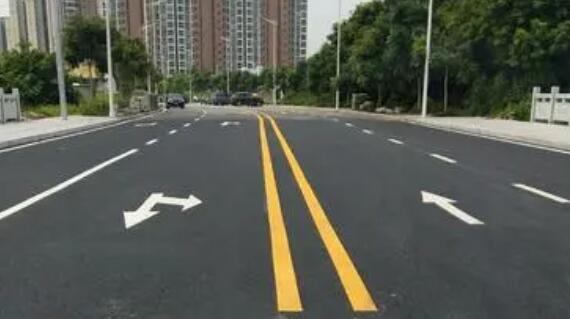 道路交通標(biāo)線寬度的具體尺寸是多少厘米？